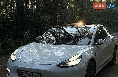 Tesla Model 3  2022