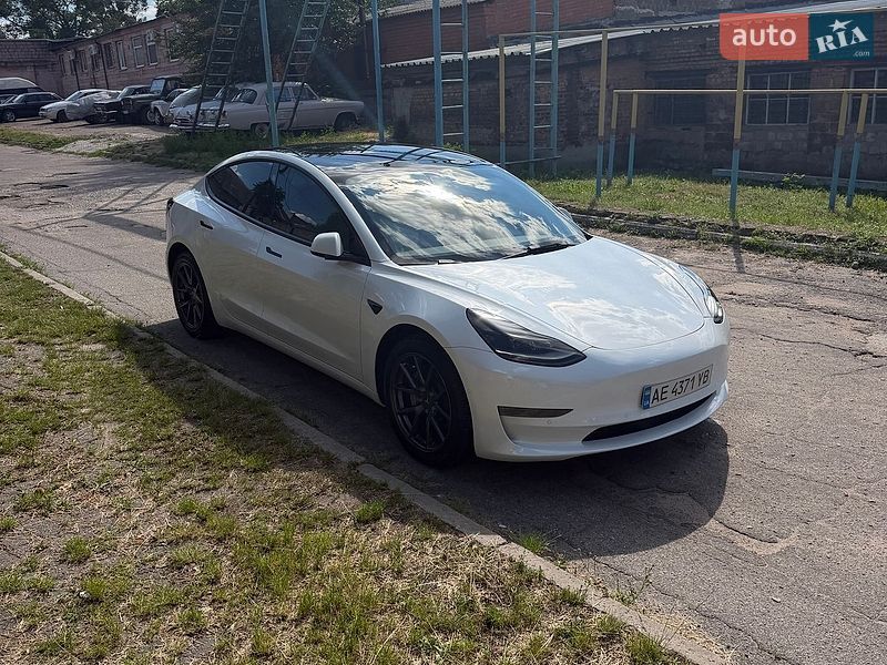 Седан Tesla Model 3 2022 в Дніпрі