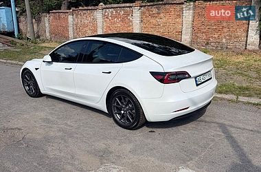 Седан Tesla Model 3 2022 в Дніпрі