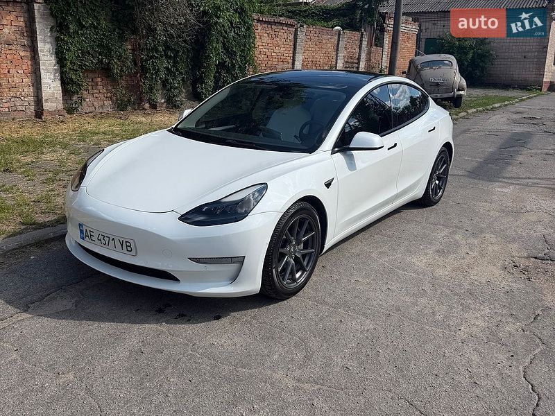 Седан Tesla Model 3 2022 в Дніпрі