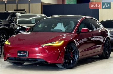 Tesla Model 3  2024