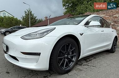 Седан Tesla Model 3 2018 в Львове