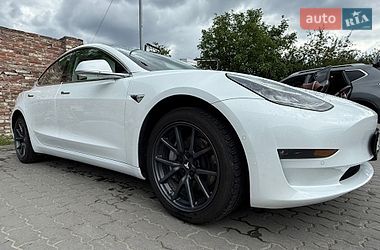 Седан Tesla Model 3 2018 в Львове