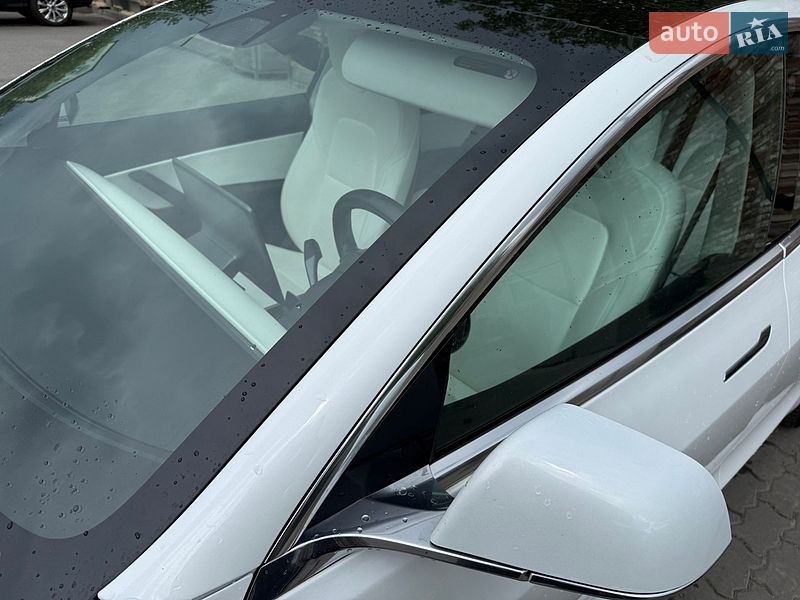 Седан Tesla Model 3 2018 в Львове