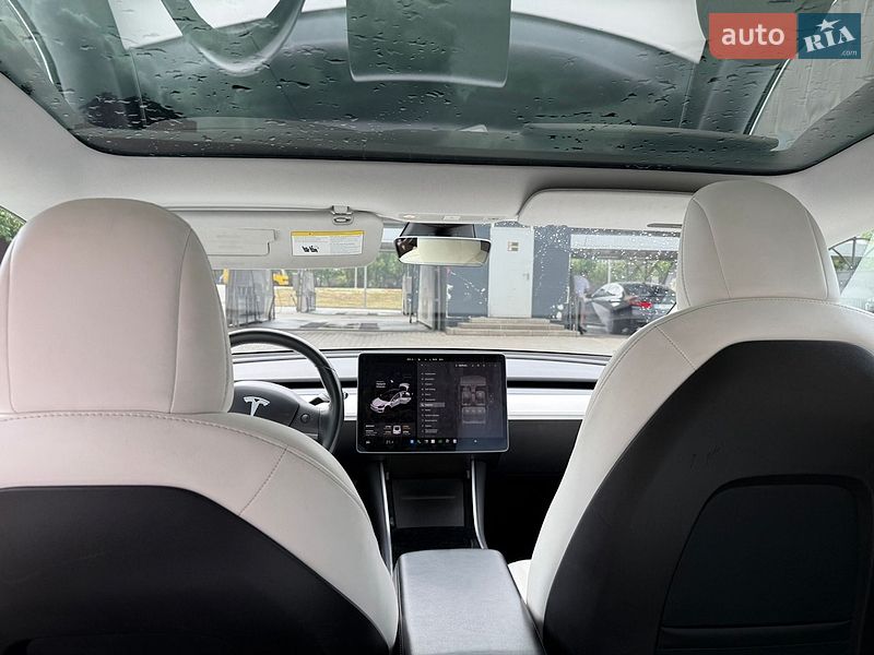 Седан Tesla Model 3 2018 в Львове