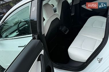 Седан Tesla Model 3 2018 в Львове