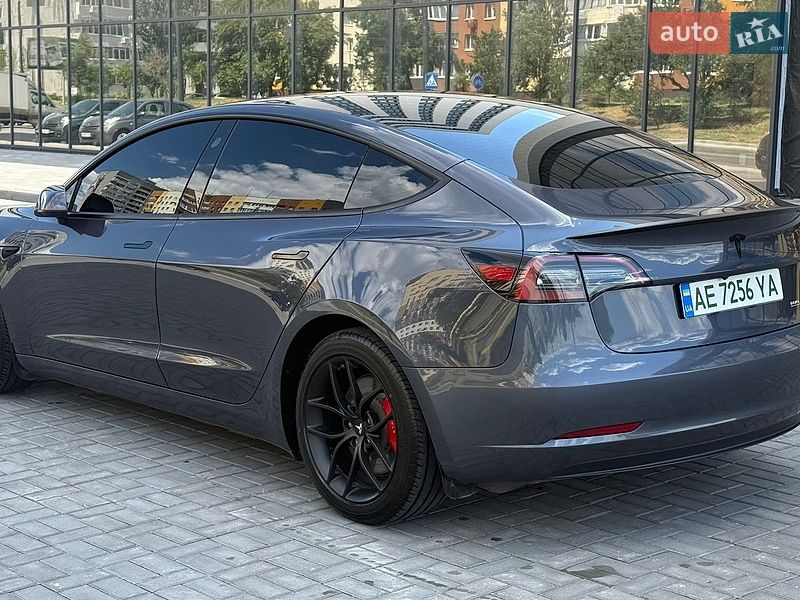 Седан Tesla Model 3 2023 в Днепре
