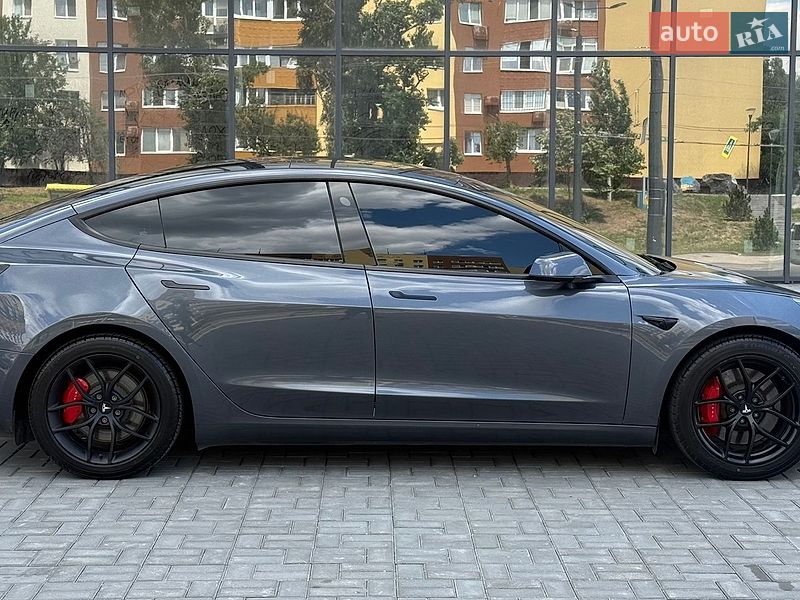 Седан Tesla Model 3 2023 в Днепре