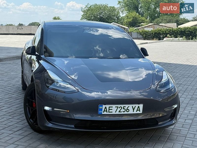 Седан Tesla Model 3 2023 в Днепре