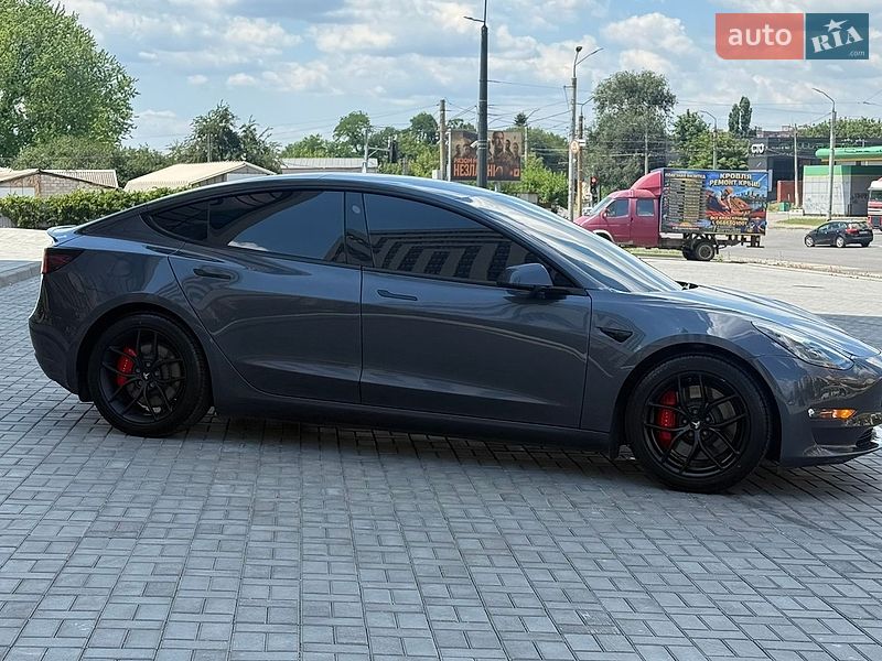 Седан Tesla Model 3 2023 в Днепре