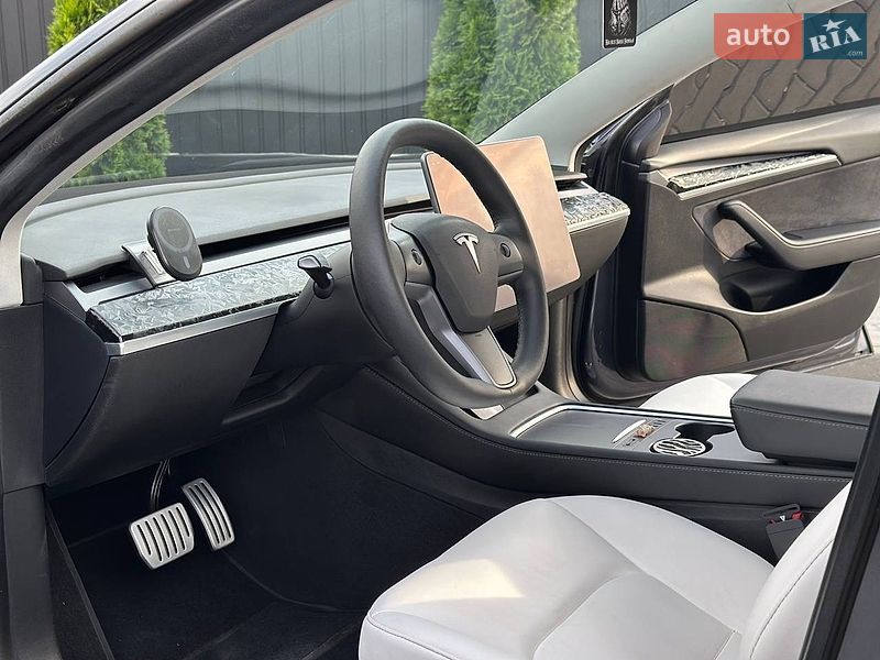 Седан Tesla Model 3 2023 в Днепре