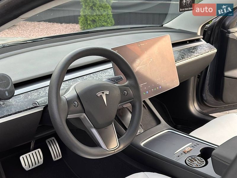 Седан Tesla Model 3 2023 в Днепре