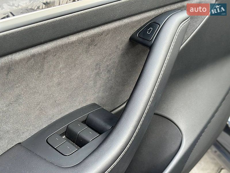 Седан Tesla Model 3 2023 в Днепре
