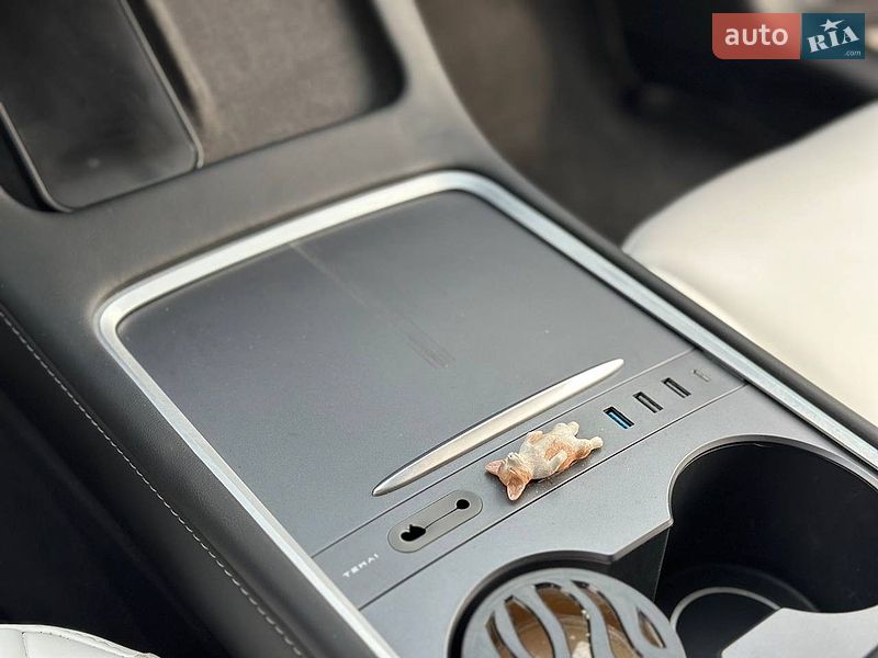 Седан Tesla Model 3 2023 в Днепре