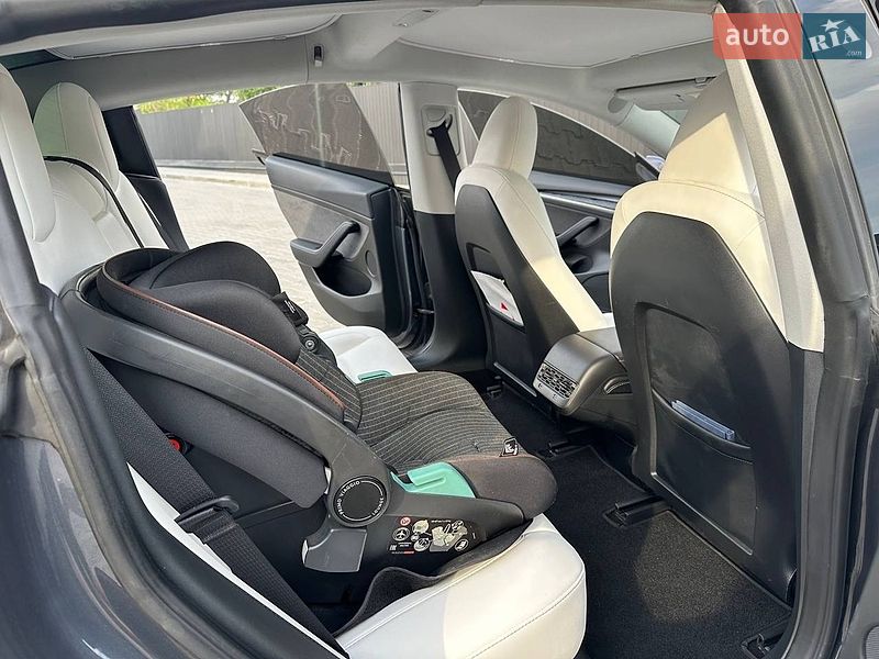 Седан Tesla Model 3 2023 в Днепре