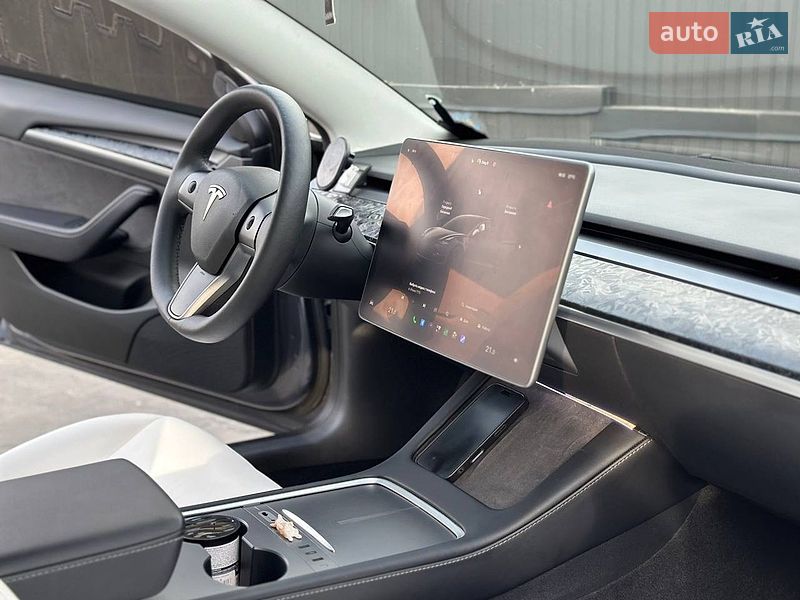 Седан Tesla Model 3 2023 в Днепре