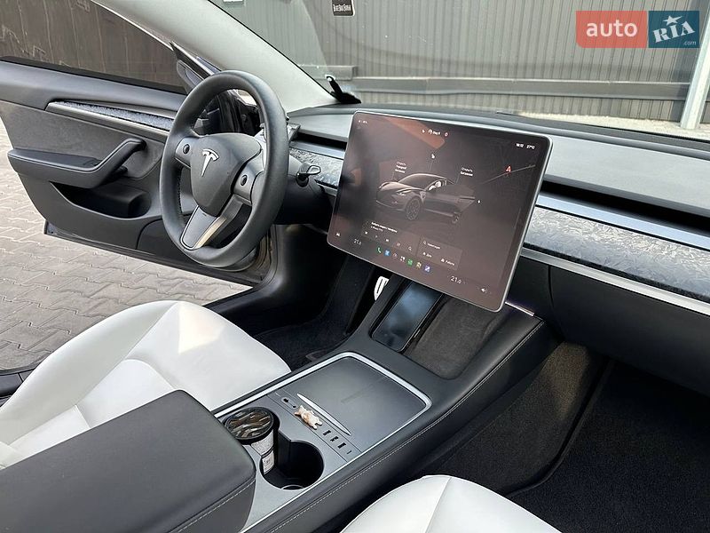 Седан Tesla Model 3 2023 в Днепре