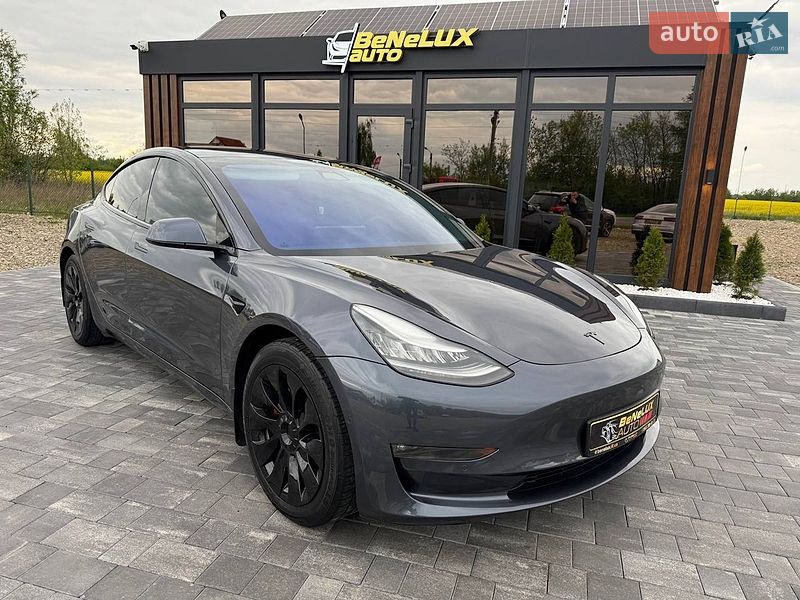 Седан Tesla Model 3 2020 в Коломые