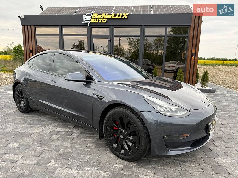 Седан Tesla Model 3 2020 в Коломые