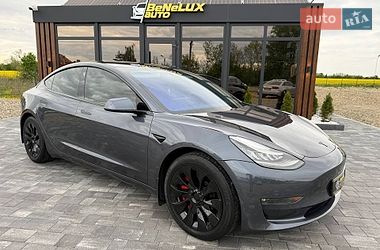 Tesla Model 3  2020