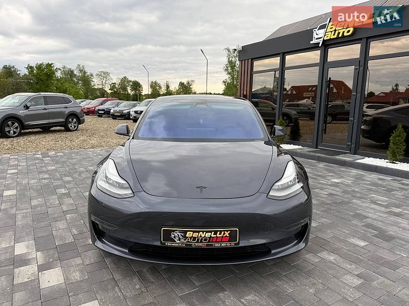 Седан Tesla Model 3 2020 в Коломые