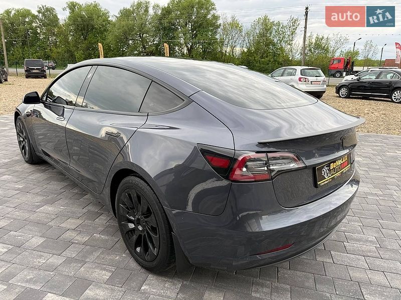 Седан Tesla Model 3 2020 в Коломые