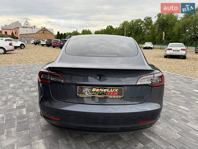 Седан Tesla Model 3 2020 в Коломые