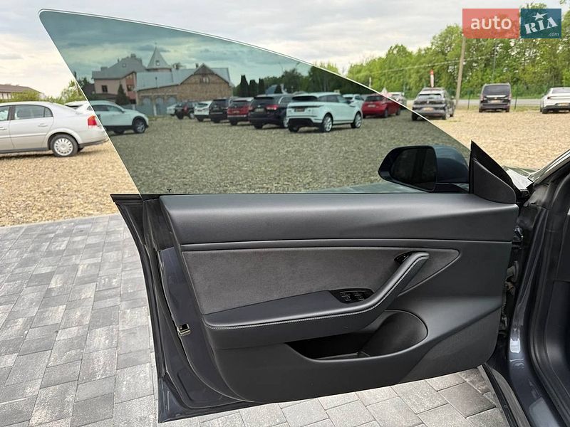 Седан Tesla Model 3 2020 в Коломые