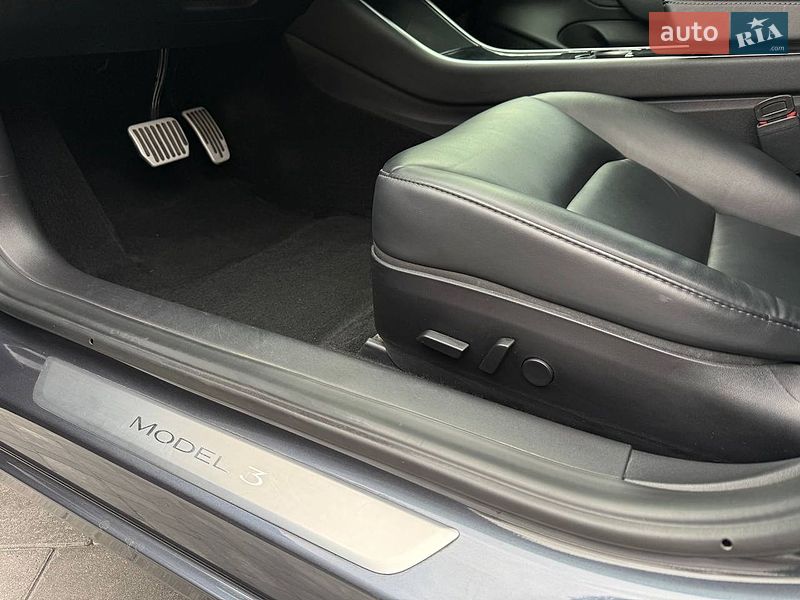 Седан Tesla Model 3 2020 в Коломые