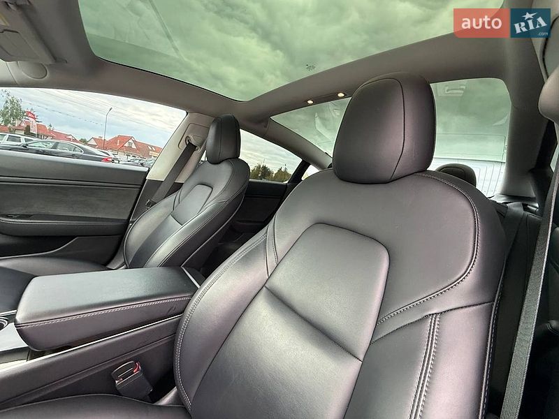 Седан Tesla Model 3 2020 в Коломые