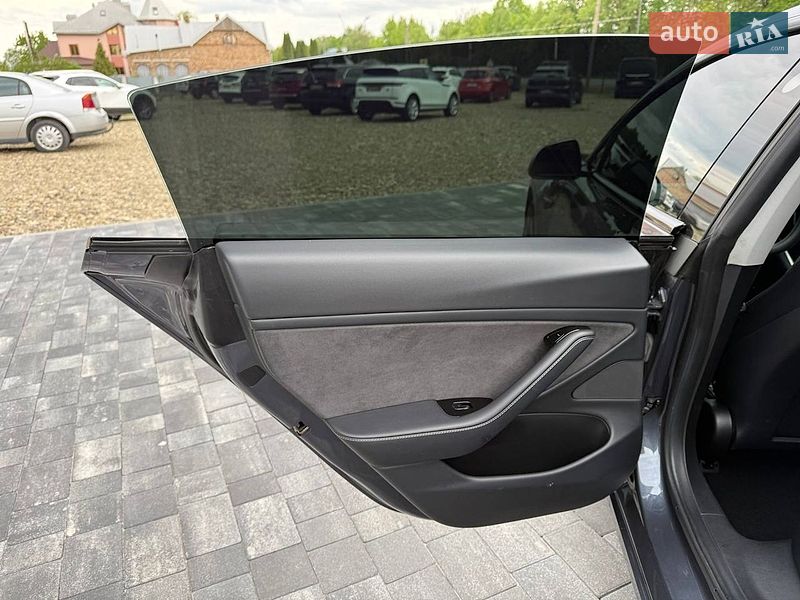 Седан Tesla Model 3 2020 в Коломые