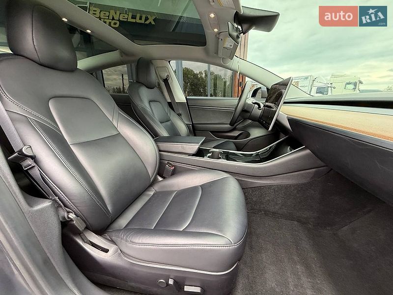 Седан Tesla Model 3 2020 в Коломые