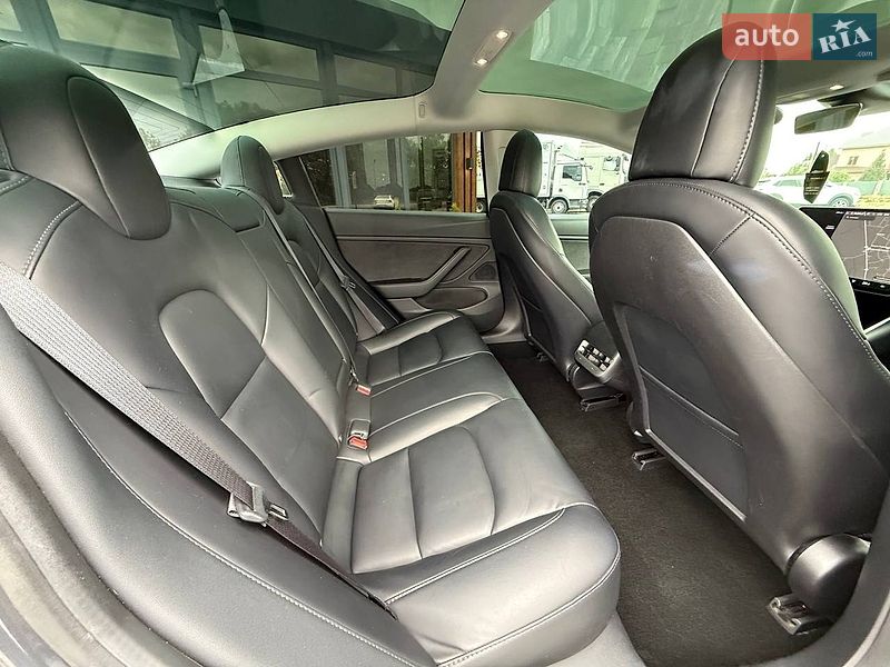 Седан Tesla Model 3 2020 в Коломые