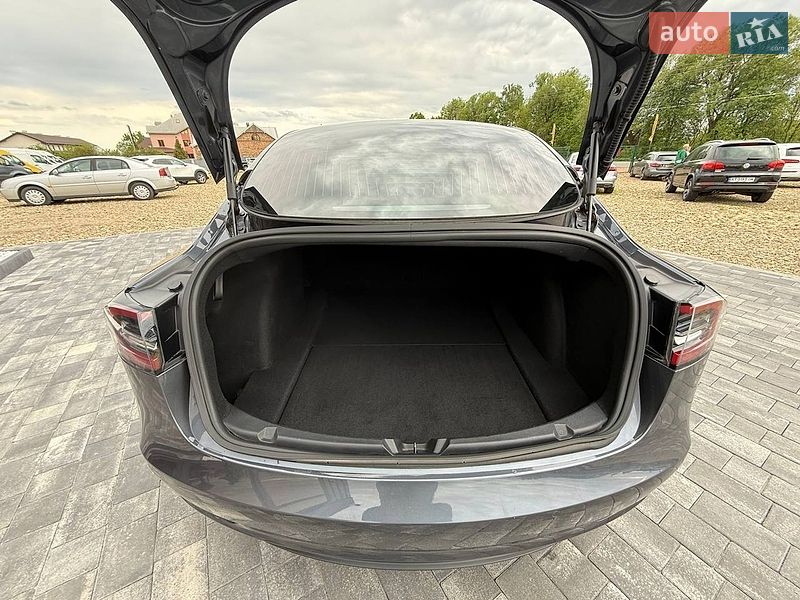 Седан Tesla Model 3 2020 в Коломые