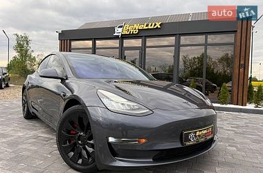 Седан Tesla Model 3 2020 в Коломые
