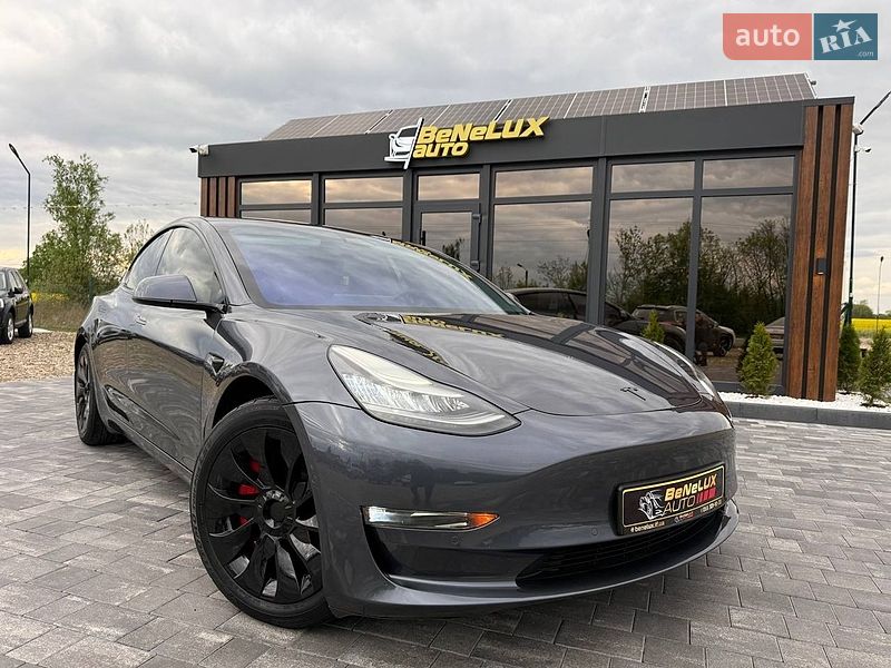 Седан Tesla Model 3 2020 в Коломые