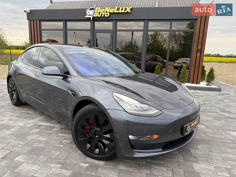 Седан Tesla Model 3 2020 в Коломые