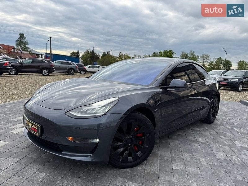 Седан Tesla Model 3 2020 в Коломые