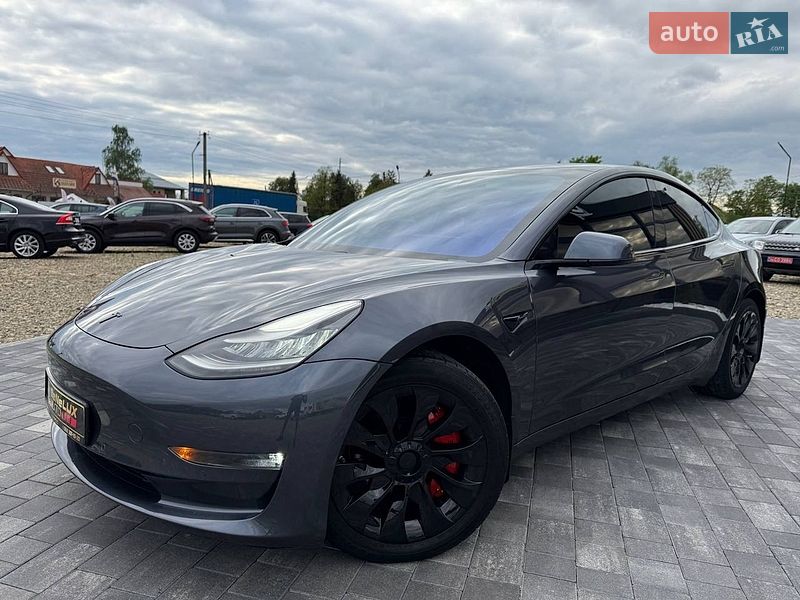 Седан Tesla Model 3 2020 в Коломые