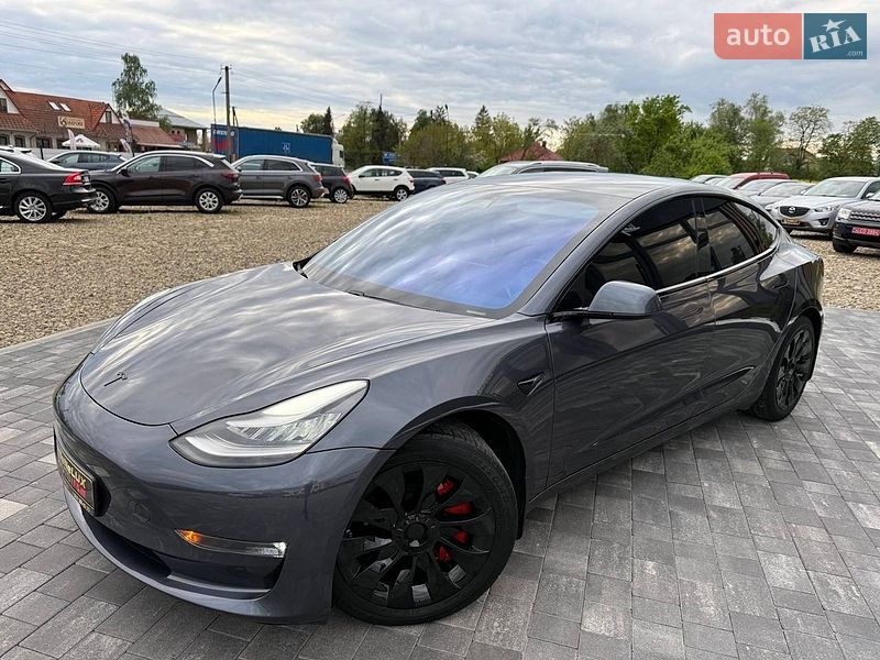 Седан Tesla Model 3 2020 в Коломые