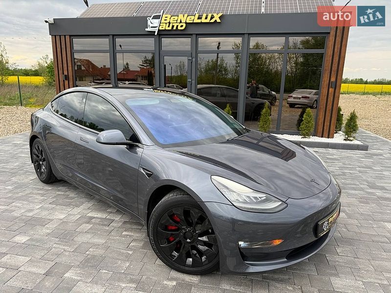 Седан Tesla Model 3 2020 в Коломые