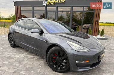 Седан Tesla Model 3 2020 в Коломые