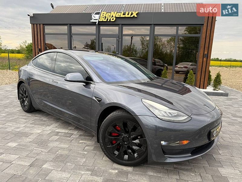 Седан Tesla Model 3 2020 в Коломые