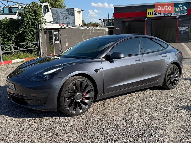 Седан Tesla Model 3 2023 в Києві