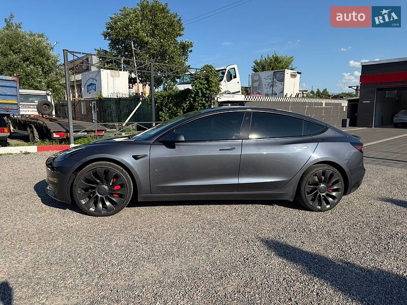Седан Tesla Model 3 2023 в Києві
