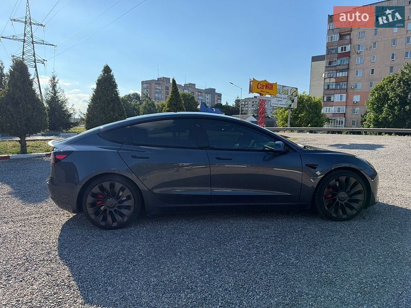 Седан Tesla Model 3 2023 в Києві