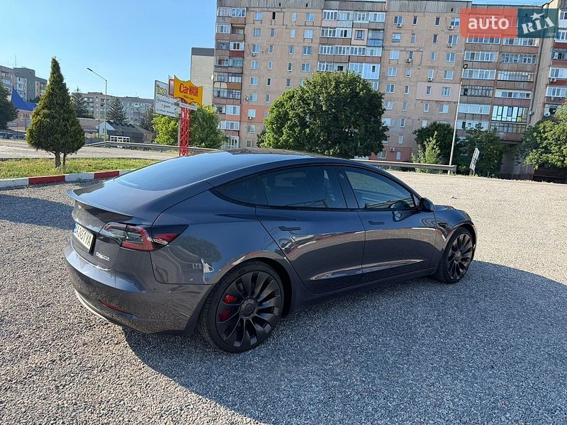 Седан Tesla Model 3 2023 в Києві