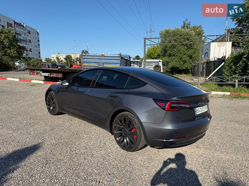 Седан Tesla Model 3 2023 в Києві