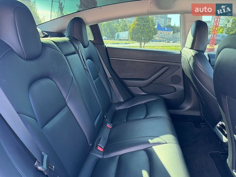 Седан Tesla Model 3 2023 в Києві