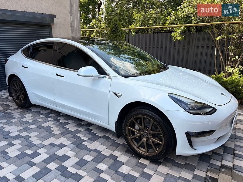 Tesla Model 3 2020